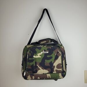 Rockland Small Carryon Travel Bag Green Camo Outside Zip Pockets Shoulder Strap
